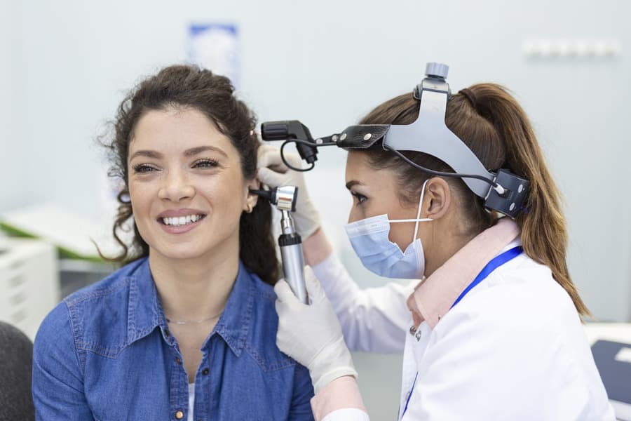 Audiologist consulting patient about tinnitus